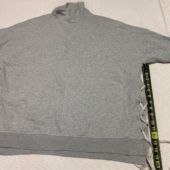 Free People Gray Sweatshirt Split Sides Tie Up Women’s Size Small Oversized FLAW - Picture 9 of 9